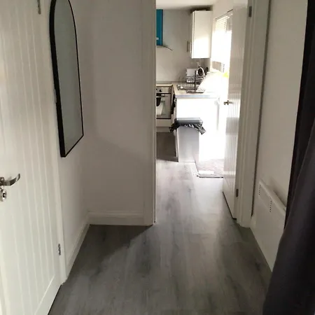 Exclusive Lakeside Apartment Grays Exterior photo